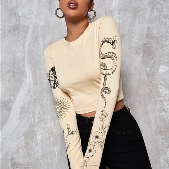 Butterfly and floral long sleeve crop top - Picture 2 of 2